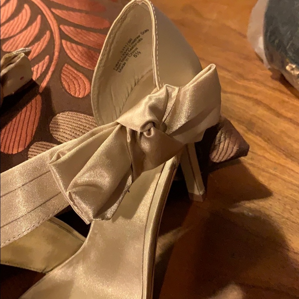 Shoes - Picture 3 of 4